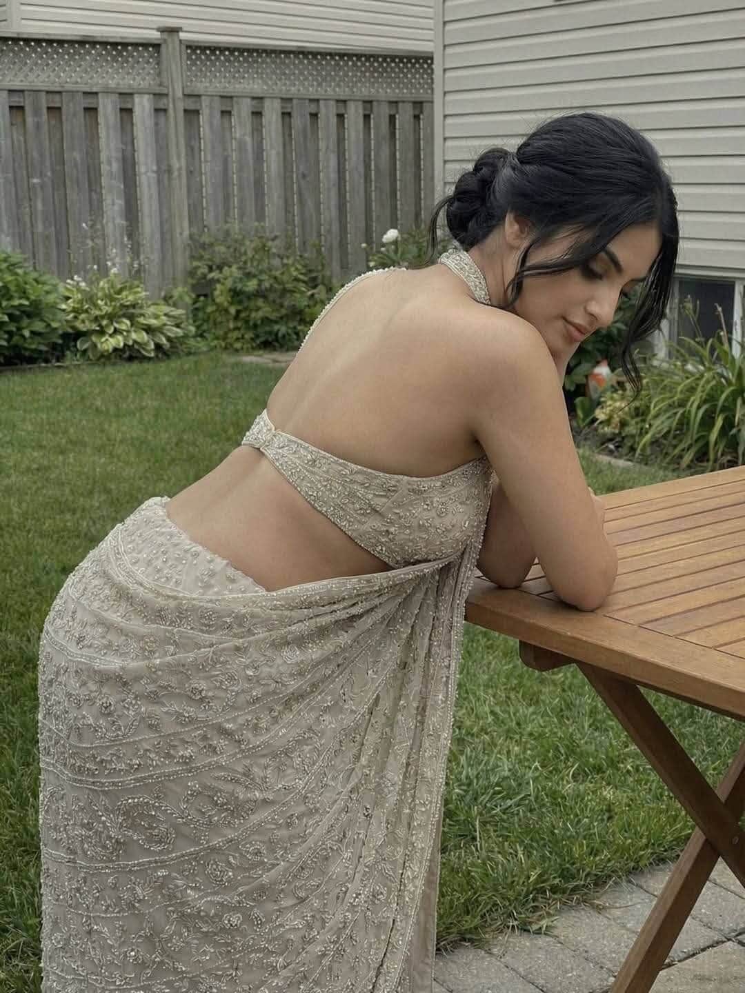Call girls, escorts & night girls in Pakistan – International-style escort portrait for listings – photo 7 (image 1)